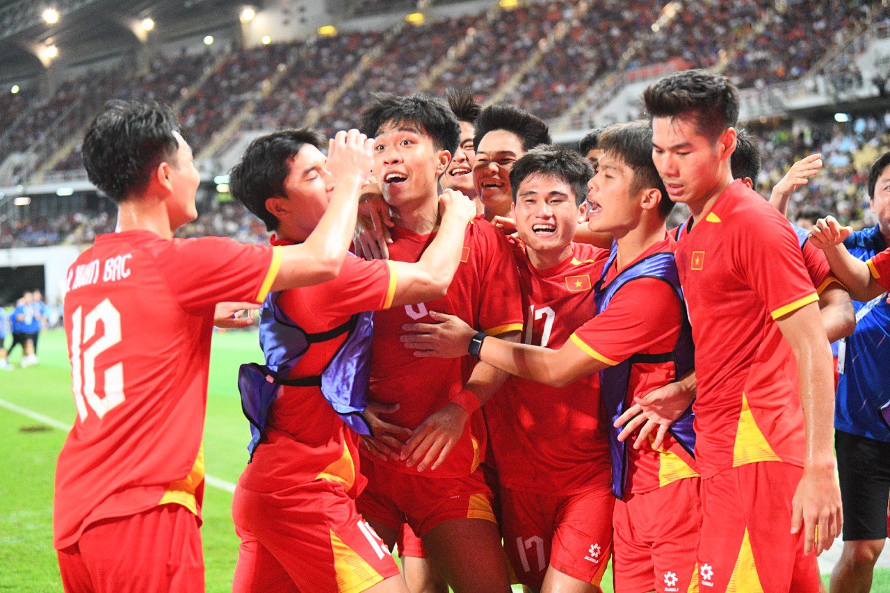 Bùng nổ cảm xúc SEA Games: U22 Việt Nam thi đấu kiên cường trước Thái Lan - Ảnh 13. Bùng nổ cảm xúc SEA Games: U22 Việt Nam thi đấu kiên cường trước Thái Lan - Ảnh 13.