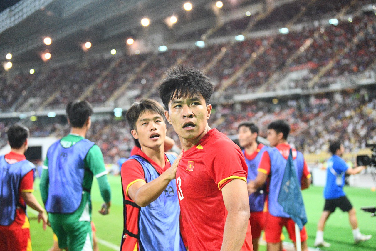 Bùng nổ cảm xúc SEA Games: U22 Việt Nam thi đấu kiên cường trước Thái Lan - Ảnh 11. Bùng nổ cảm xúc SEA Games: U22 Việt Nam thi đấu kiên cường trước Thái Lan - Ảnh 11.