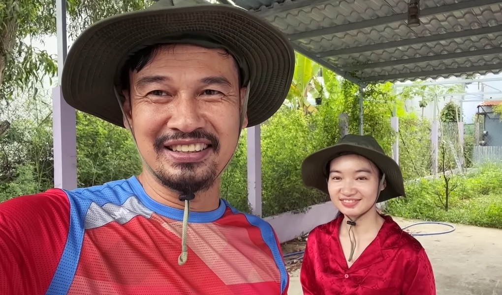 Tiết Cương: Nghệ sĩ cưới vợ kém 26 tuổi , sống an yên về quê làm nông - Ảnh 6. Tiết Cương: Nghệ sĩ cưới vợ kém 26 tuổi , sống an yên về quê làm nông - Ảnh 6.