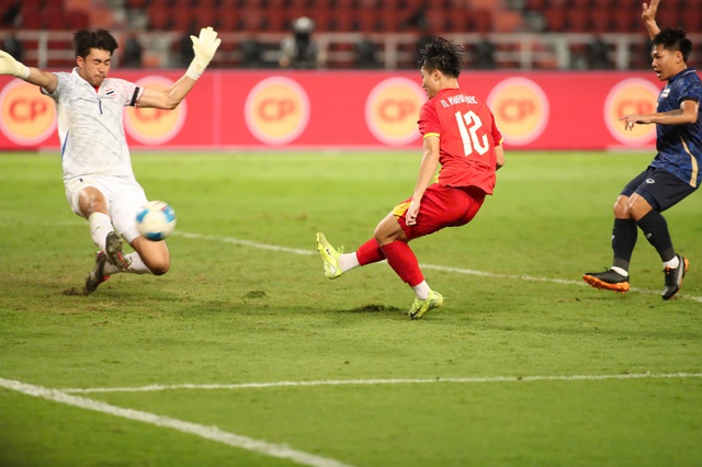 Diễn biến trận U22 Việt Nam 3-2 U22 Th&aacute;i Lan: Thanh Nh&agrave;n ghi b&agrave;n thắng quan trọng - Ảnh 2.