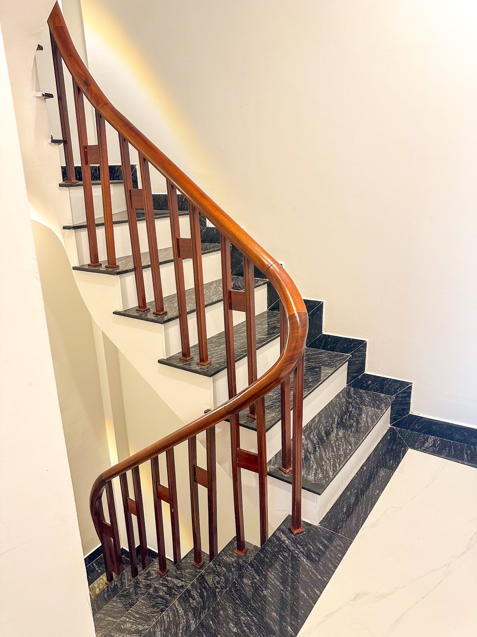 Mẹ 2 con dọn 6 tầng nhà chỉ 1 tiếng mỗi ngày: Nhờ một “chiêu” đơn giản mà tầng nào cũng sạch thơm bóng loáng- Ảnh 13.