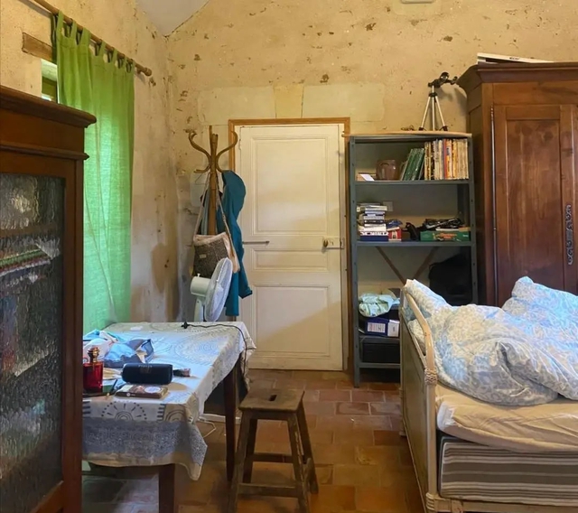 Xúc động trước căn nhà 12m² của cụ bà 70 tuổi: Sống 1 mình vẫn ổn, không làm gánh nặng cho con cháu- Ảnh 1. Xúc động trước căn nhà 12m² của cụ bà 70 tuổi: Sống 1 mình vẫn ổn, không làm gánh nặng cho con cháu- Ảnh 1.