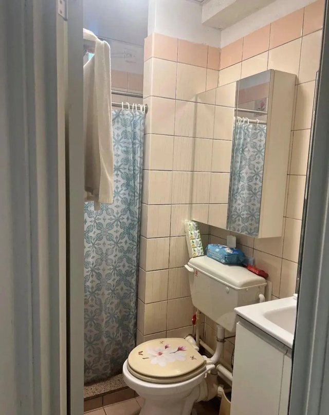 Xúc động trước căn nhà 12m² của cụ bà 70 tuổi: Sống 1 mình vẫn ổn, không làm gánh nặng cho con cháu- Ảnh 3. Xúc động trước căn nhà 12m² của cụ bà 70 tuổi: Sống 1 mình vẫn ổn, không làm gánh nặng cho con cháu- Ảnh 3.