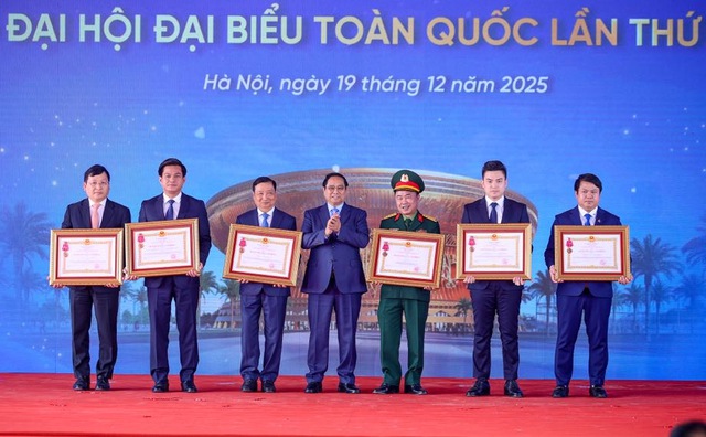Thủ tướng trao thưởng cho Tập đoàn Sơn Hải và Đèo Cả tại sự kiện phát triển kinh tế vĩ mô - Ảnh 3. Thủ tướng trao thưởng cho Tập đoàn Sơn Hải và Đèo Cả tại sự kiện phát triển kinh tế vĩ mô - Ảnh 3.