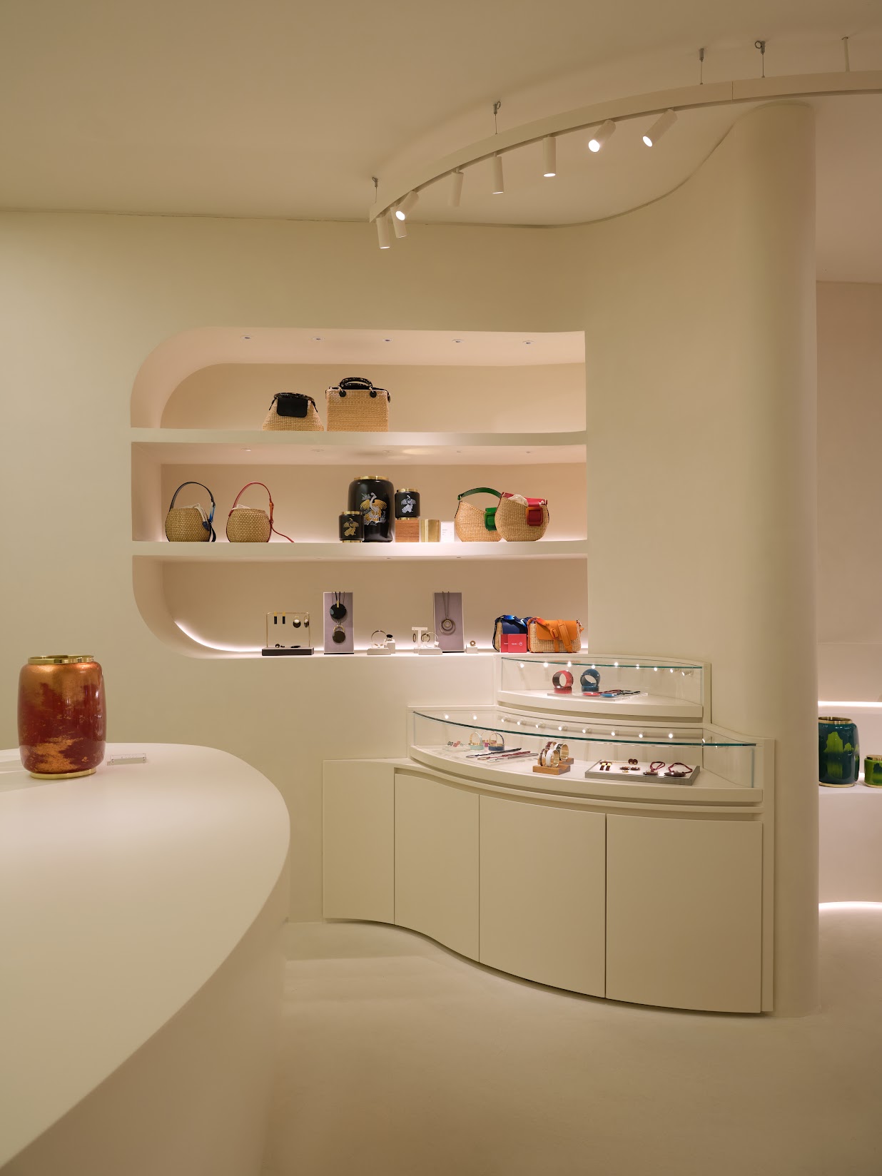 Một điểm hẹn mới của sơn mài Việt trên “trục đường vàng” Đồng Khởi- Ảnh 3.