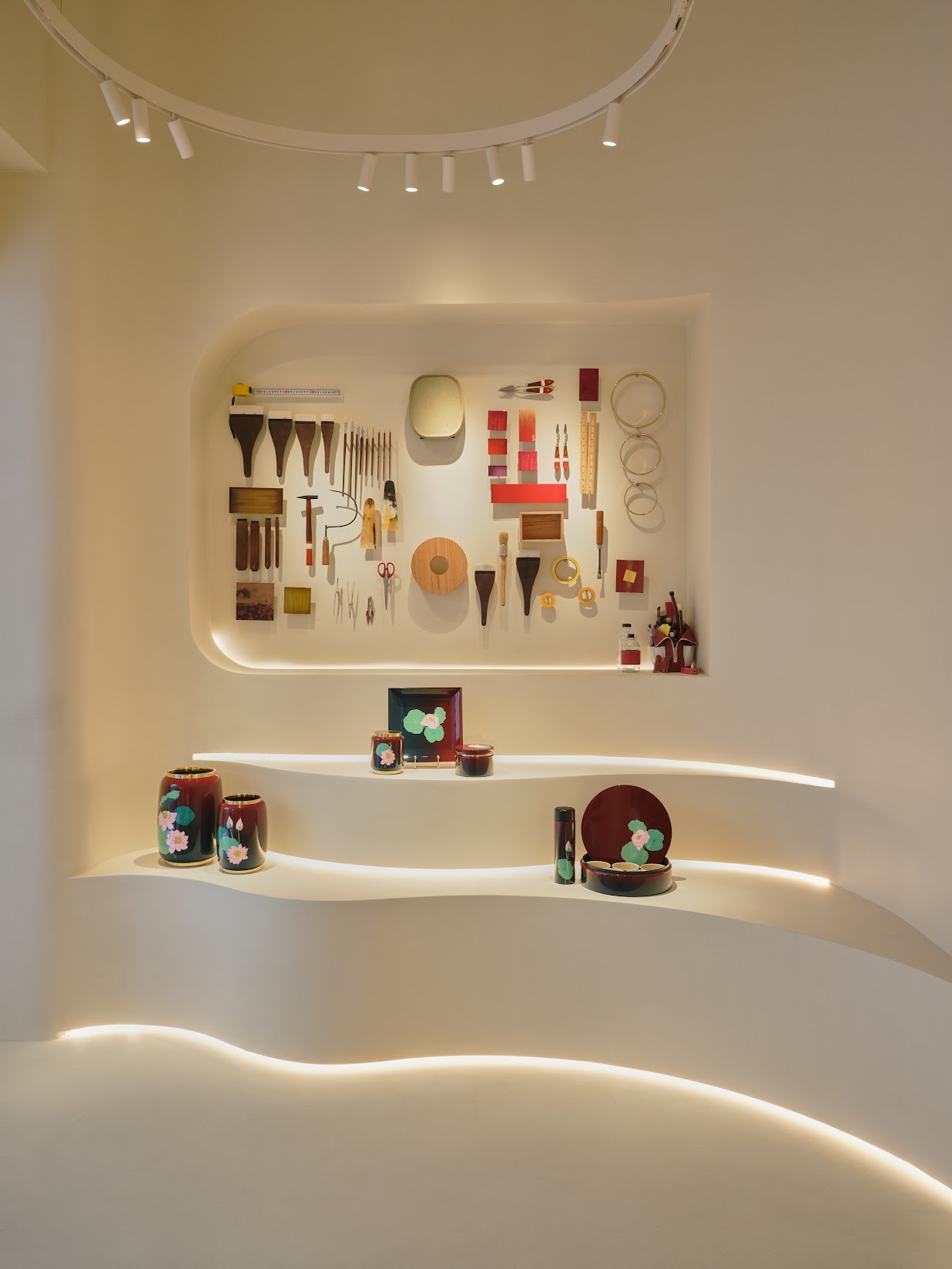 Một điểm hẹn mới của sơn mài Việt trên “trục đường vàng” Đồng Khởi- Ảnh 4.