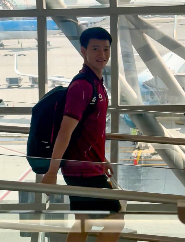 Tóm dính thủ môn 1m91 điển trai gây sốt cõi mạng đi mua sắm, sao U22 Việt Nam mang theo mũ cối về nước- Ảnh 8.