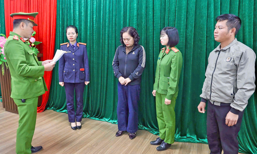 Khởi tố 2 cán bộ thuế Nguyễn Thị Phương và Nguyễn Thị Hoa - Ảnh 1. Khởi tố 2 cán bộ thuế Nguyễn Thị Phương và Nguyễn Thị Hoa - Ảnh 1.