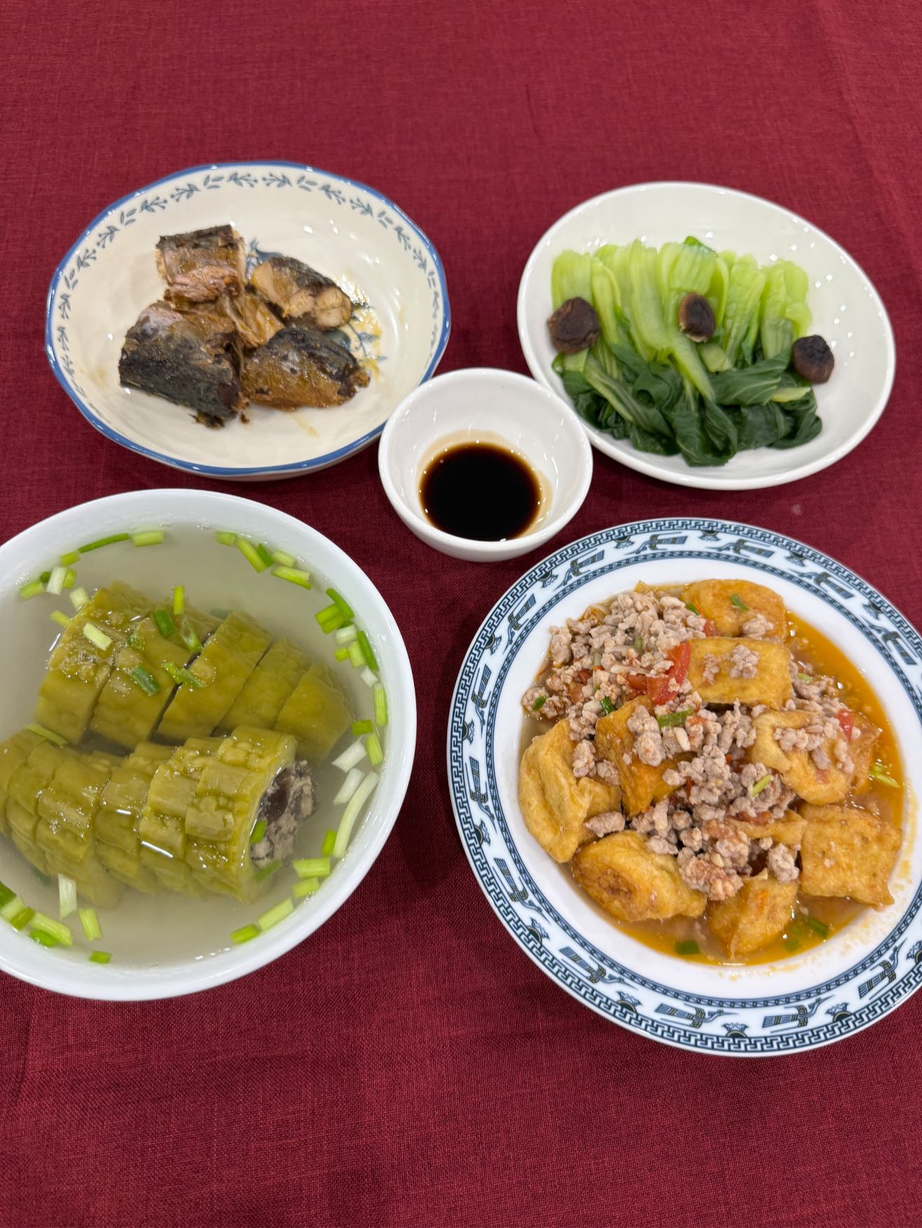 Bữa cơm 100k gây tranh cãi giữa giá thực phẩm tăng và khẩu vị mỗi gia đình - Ảnh 1. Bữa cơm 100k gây tranh cãi giữa giá thực phẩm tăng và khẩu vị mỗi gia đình - Ảnh 1.