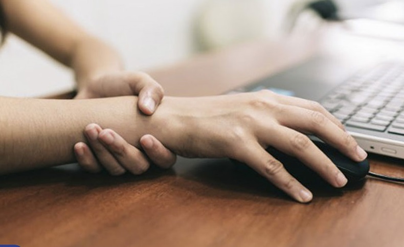 Dấu hiệu cảnh báo hội chứng ống cổ tay: Nguy cơ teo cơ và tổn thương thần kinh