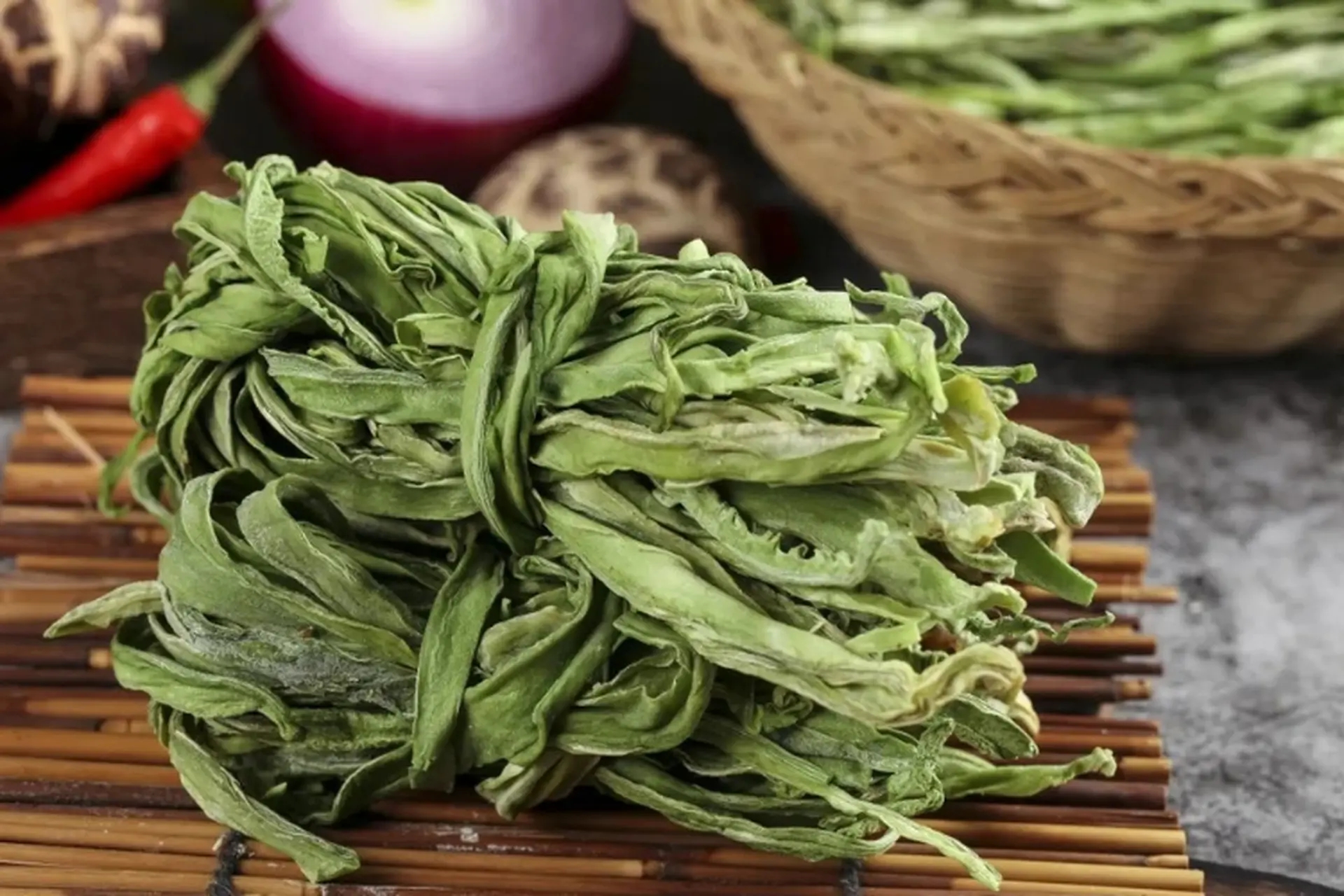 Rau tiến vua: Lọai rau giòn sần sật giúp sống lâu , trẻ khỏe tại Việt Nam - Ảnh 1. Rau tiến vua: Lọai rau giòn sần sật giúp sống lâu , trẻ khỏe tại Việt Nam - Ảnh 1.