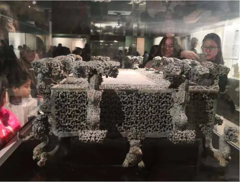 Hồ nước khô cạn tiết lộ di sản văn hóa 2 . 500 Năm với cổ vật nghịch thiên - Ảnh 1. Hồ nước khô cạn tiết lộ di sản văn hóa 2 . 500 Năm với cổ vật nghịch thiên - Ảnh 1.