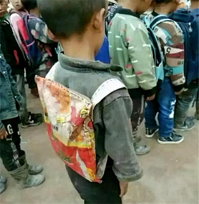 Nhìn cặp sách của trẻ để thấy tình cha mẹ và sự tự tin trong cuộc sống - Ảnh 2. Nhìn cặp sách của trẻ để thấy tình cha mẹ và sự tự tin trong cuộc sống - Ảnh 2.