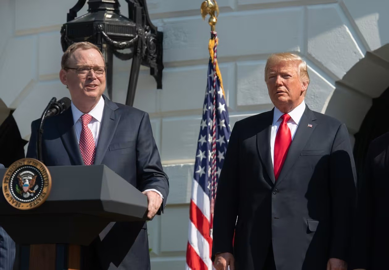 Tổng thống Trump chọn người đứng đầu Cục Dự trữ Liên bang Mỹ trong bối cảnh kinh tế - Ảnh 2. Tổng thống Trump chọn người đứng đầu Cục Dự trữ Liên bang Mỹ trong bối cảnh kinh tế - Ảnh 2.