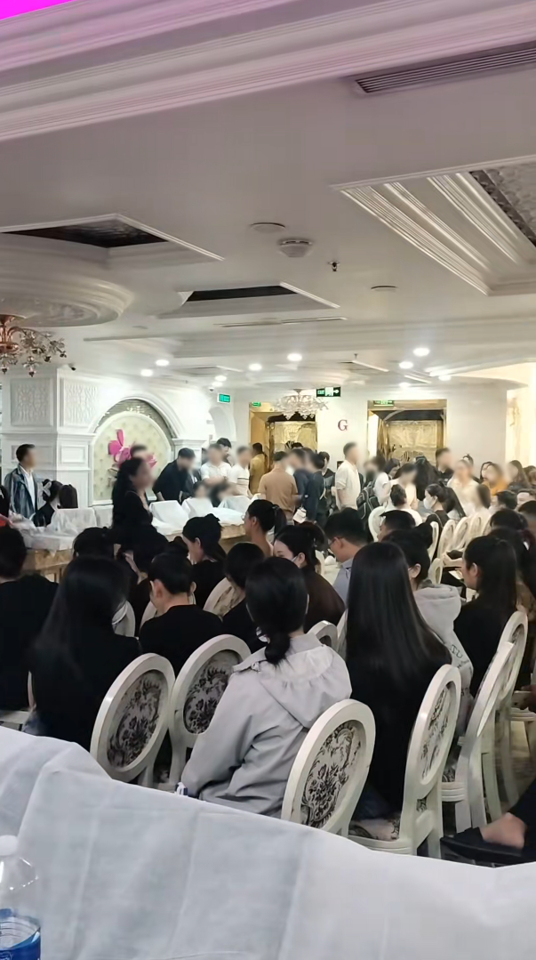 Thẩm mỹ viện Mailisa ngừng hoạt động hàng trăm nhân viên làm thủ tục nghỉ việc - Ảnh 4. Thẩm mỹ viện Mailisa ngừng hoạt động hàng trăm nhân viên làm thủ tục nghỉ việc - Ảnh 4.