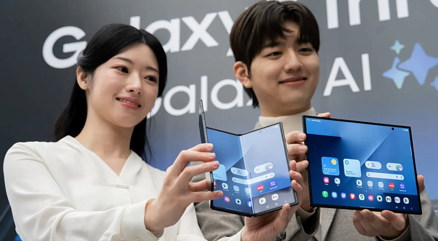 Samsung ra mắt Galaxy Z TriFold: Điện thọai gập ba đột phá công nghệ di động - Ảnh 2. Samsung ra mắt Galaxy Z TriFold: Điện thọai gập ba đột phá công nghệ di động - Ảnh 2.