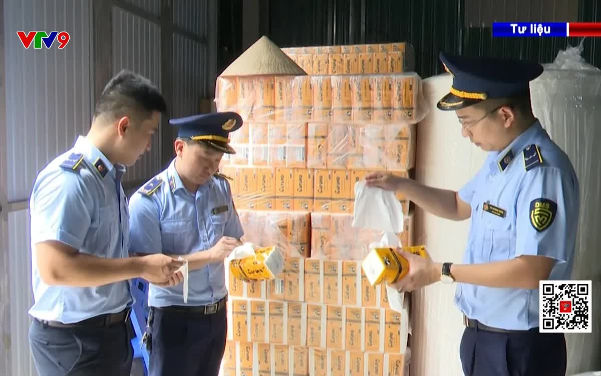 Biết là hàng giả, vẫn mua vì rẻ - Ảnh 1.