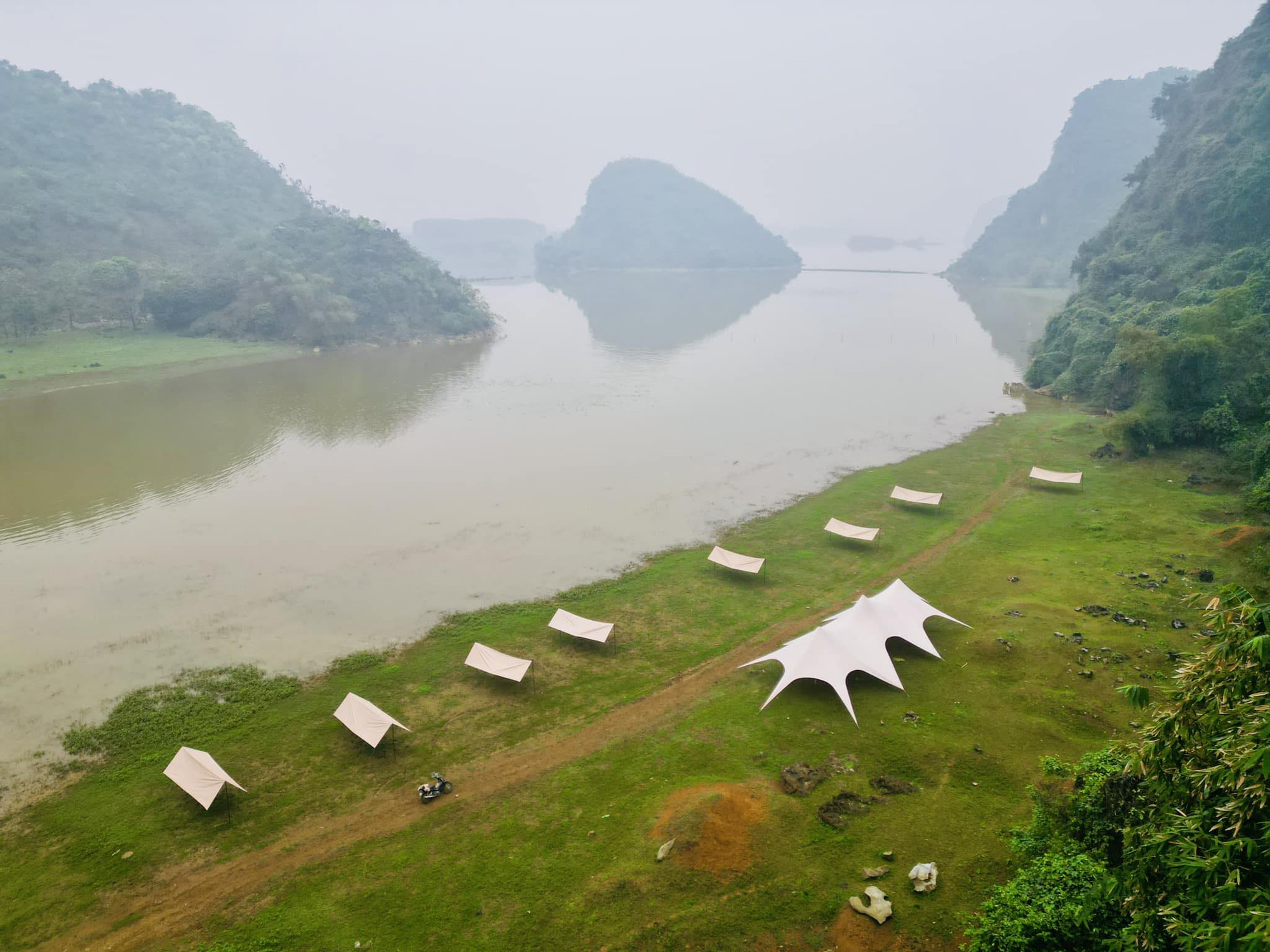 Khám phá hồ Tuy Lai: Thiên đường yên bình gần Hà Nội - Ảnh 2. Khám phá hồ Tuy Lai: Thiên đường yên bình gần Hà Nội - Ảnh 2.