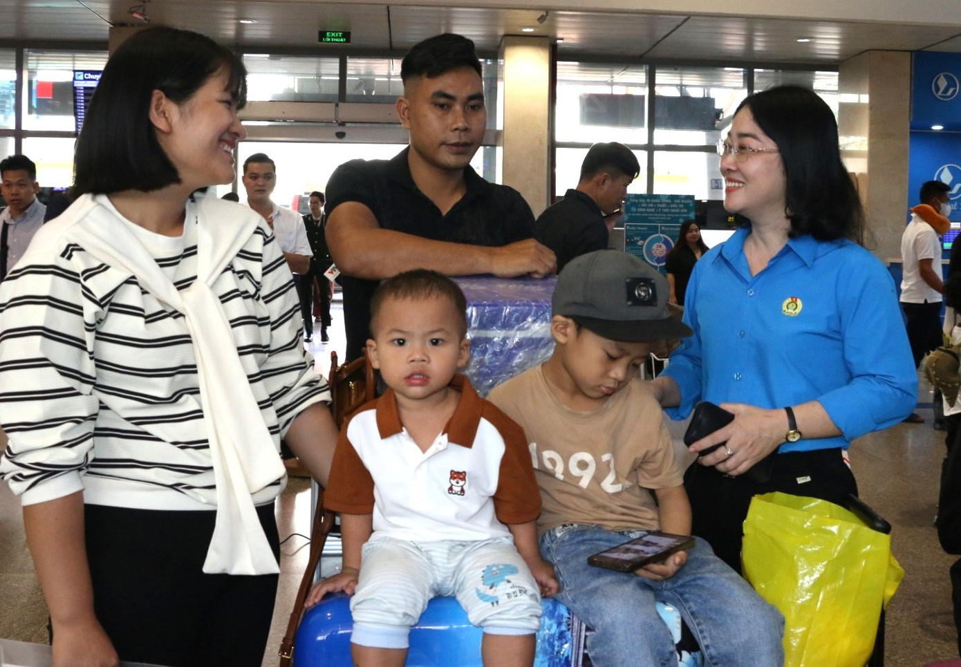 Doanh nghiệp chi thưởng Tết 2026 lớn bất chấp khó khăn kinh tế - Ảnh 2. Doanh nghiệp chi thưởng Tết 2026 lớn bất chấp khó khăn kinh tế - Ảnh 2.