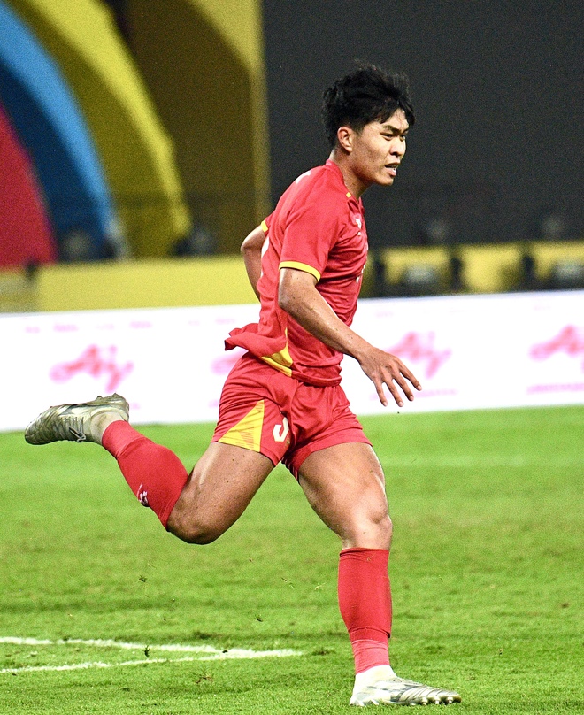 Tuyển thủ U22 Việt Nam gây sốt vì 