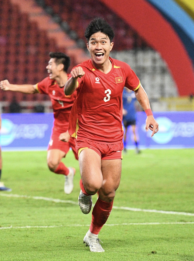 Tuyển thủ U22 Việt Nam gây sốt vì 