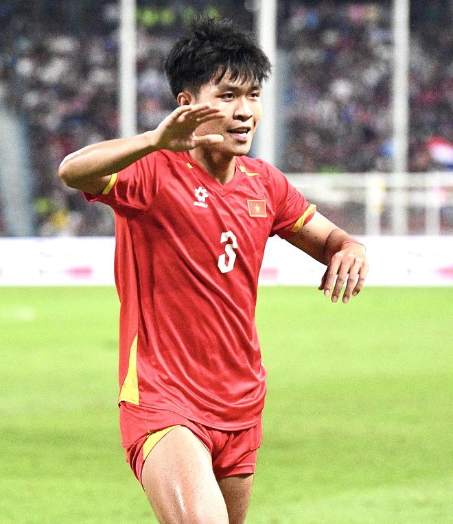 Tuyển thủ U22 Việt Nam gây sốt vì 