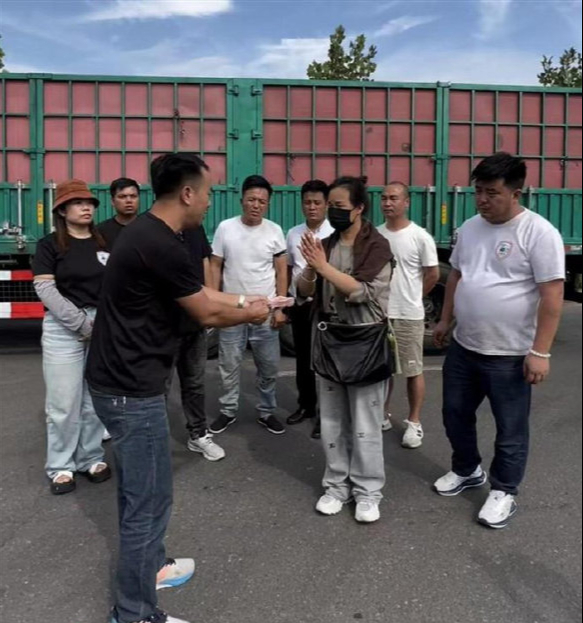 Shipper đột quỵ trên đường đi, người nhà phải đền bù 350 triệu vì "giao hàng chậm"- Ảnh 1. Shipper đột quỵ trên đường đi, người nhà phải đền bù 350 triệu vì "giao hàng chậm"- Ảnh 1.