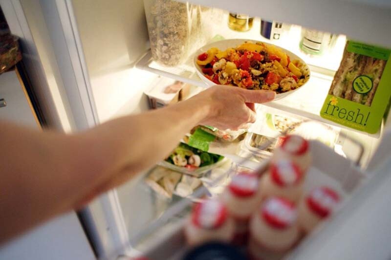 Mất tới gần 17 triệu mỗi năm chỉ vì 5 món trong tủ lạnh đặt sai vị trí mà nhiều gia đình không hề biế- Ảnh 5. Mất tới gần 17 triệu mỗi năm chỉ vì 5 món trong tủ lạnh đặt sai vị trí mà nhiều gia đình không hề biế- Ảnh 5.