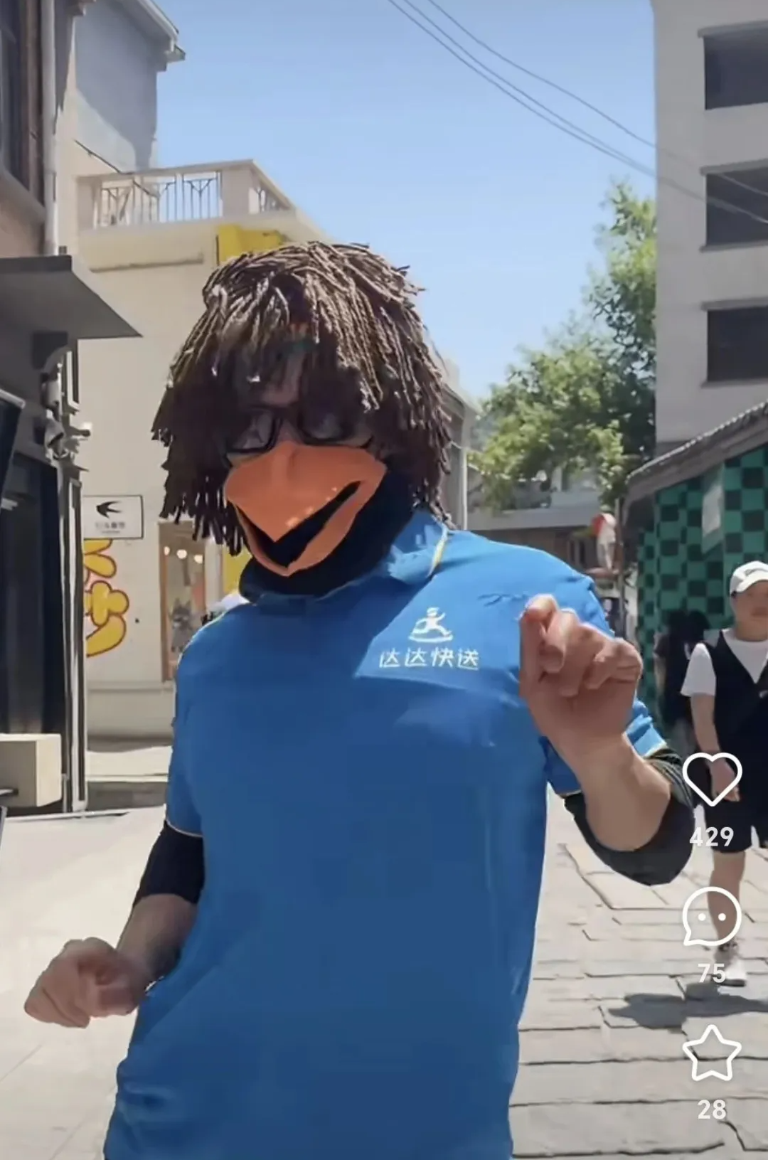 Shipper từng là thủ khoa, học Y 13 năm đến bậc Tiến sĩ: "Họ nói tôi đang xúc phạm cha mẹ"- Ảnh 4. Shipper từng là thủ khoa, học Y 13 năm đến bậc Tiến sĩ: "Họ nói tôi đang xúc phạm cha mẹ"- Ảnh 4.