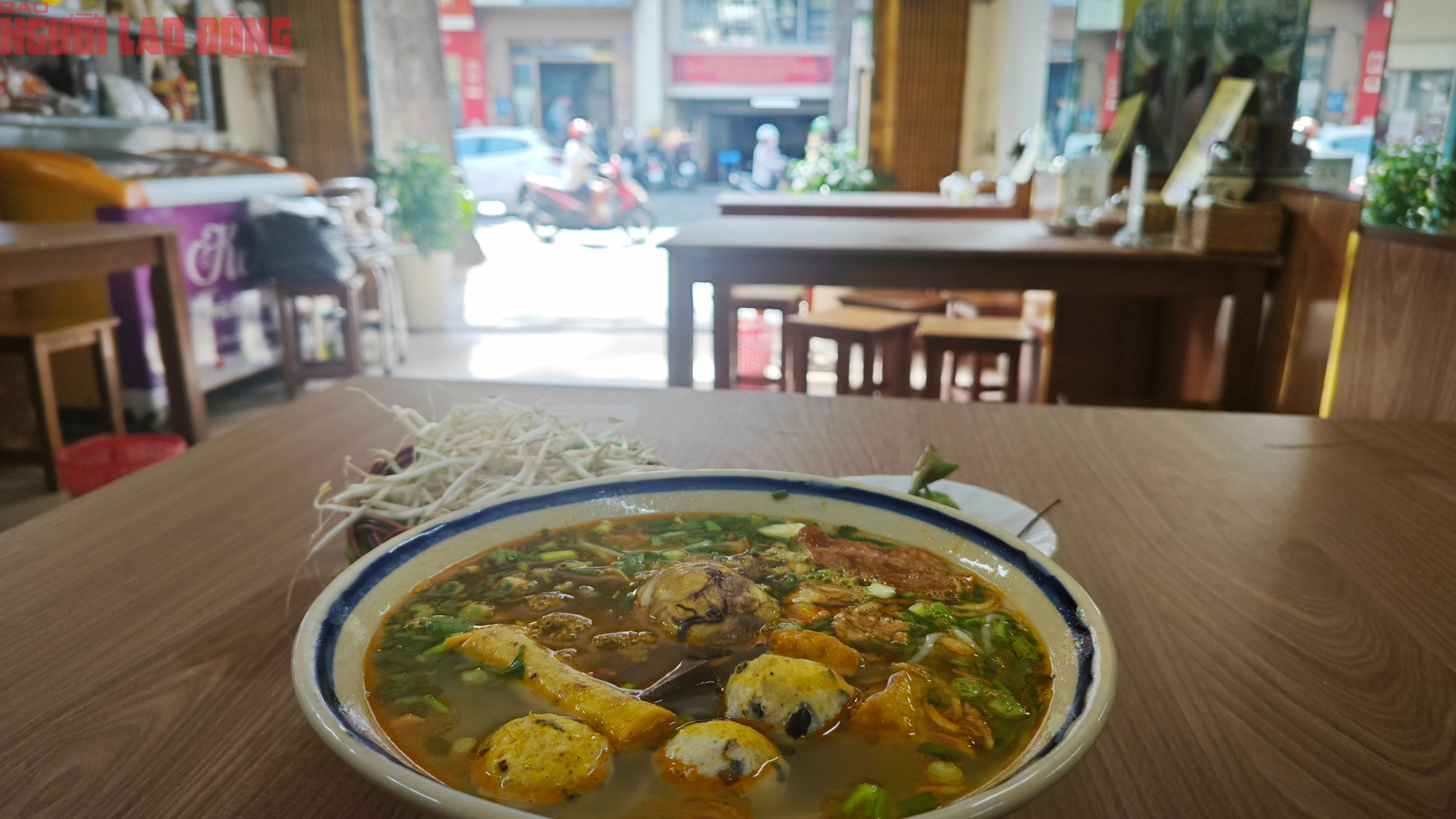 Hộ kinh doanh quán ăn tăng chi phí và lo ngại về thuế khoán trong năm 2026 - Ảnh 3. Hộ kinh doanh quán ăn tăng chi phí và lo ngại về thuế khoán trong năm 2026 - Ảnh 3.