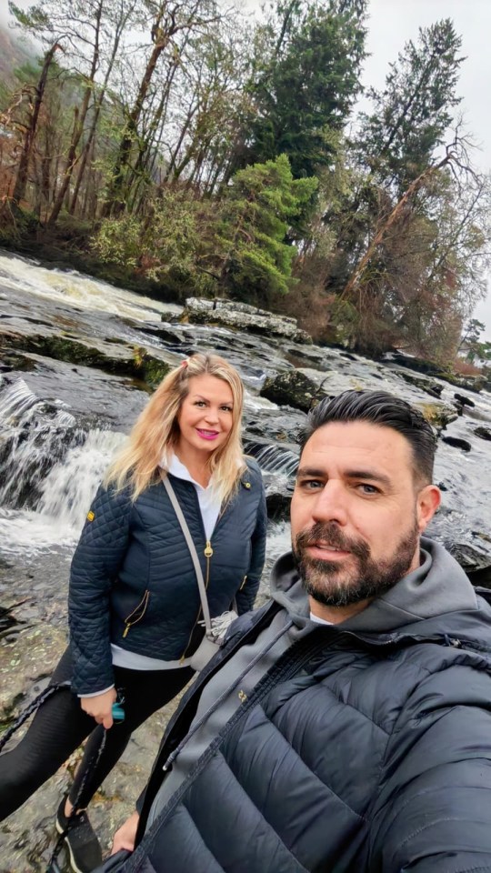 Cặp vợ chồng kiếm thêm 4 , 7 tỷ đồng từ kinh doanh ô tô cắm trại chỉ Sau 2 năm - Ảnh 2.