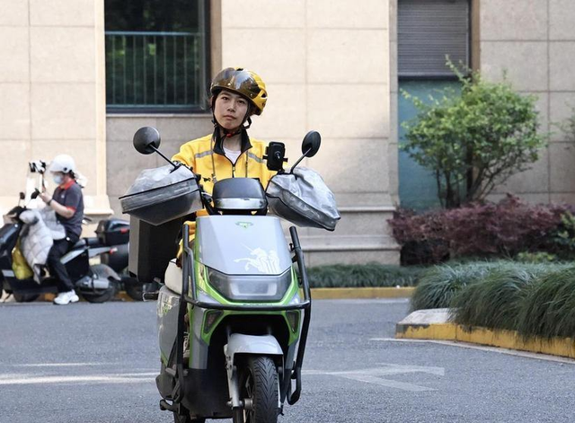 Nữ shipper bị bại não giao 73.000 đơn hàng trong 7 năm: "Tôi muốn trở thành người mẹ khiến con tự hào"- Ảnh 2.