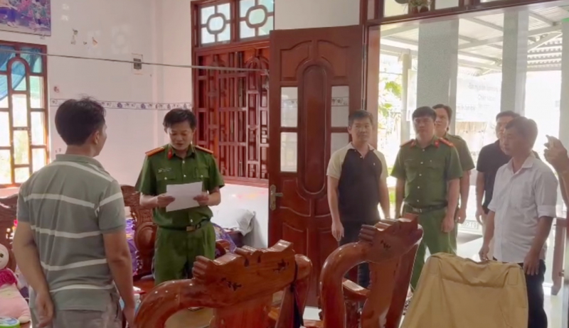 Khám xét nơi ở của Nguyễn Việt Phương trong vụ lừa đảo tiền điện tử hàng nghìn tỷ đồng - Ảnh 5.