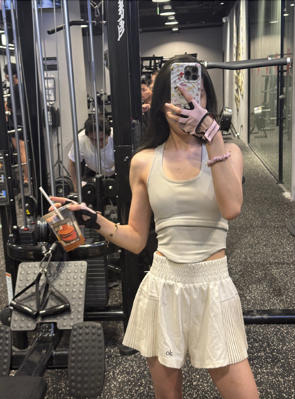 Cảnh báo nguy hiểm khi chụp ảnh tự sướng: Đừng đánh đổi tính mạng cho những bức hình đẹp - Ảnh 2.