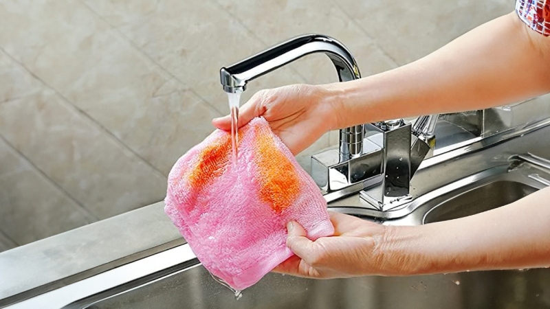 Khăn lau bếp càng lau càng bẩn: Nguy cơ vi khuẩn trong gian bếp hàng ngày - Ảnh 1.