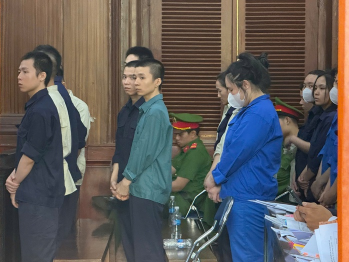 Ba bước rút sạch tiền thẻ tín dụng của khách hàng - Ảnh 1.