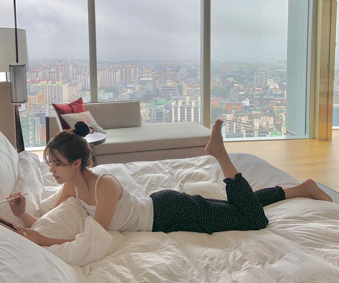 5 Thói quen ăn uống tưởng vô hại nhưng khiến chị em sau 40 dễ tăng cân - Ảnh 1. 5 Thói quen ăn uống tưởng vô hại nhưng khiến chị em sau 40 dễ tăng cân - Ảnh 1.