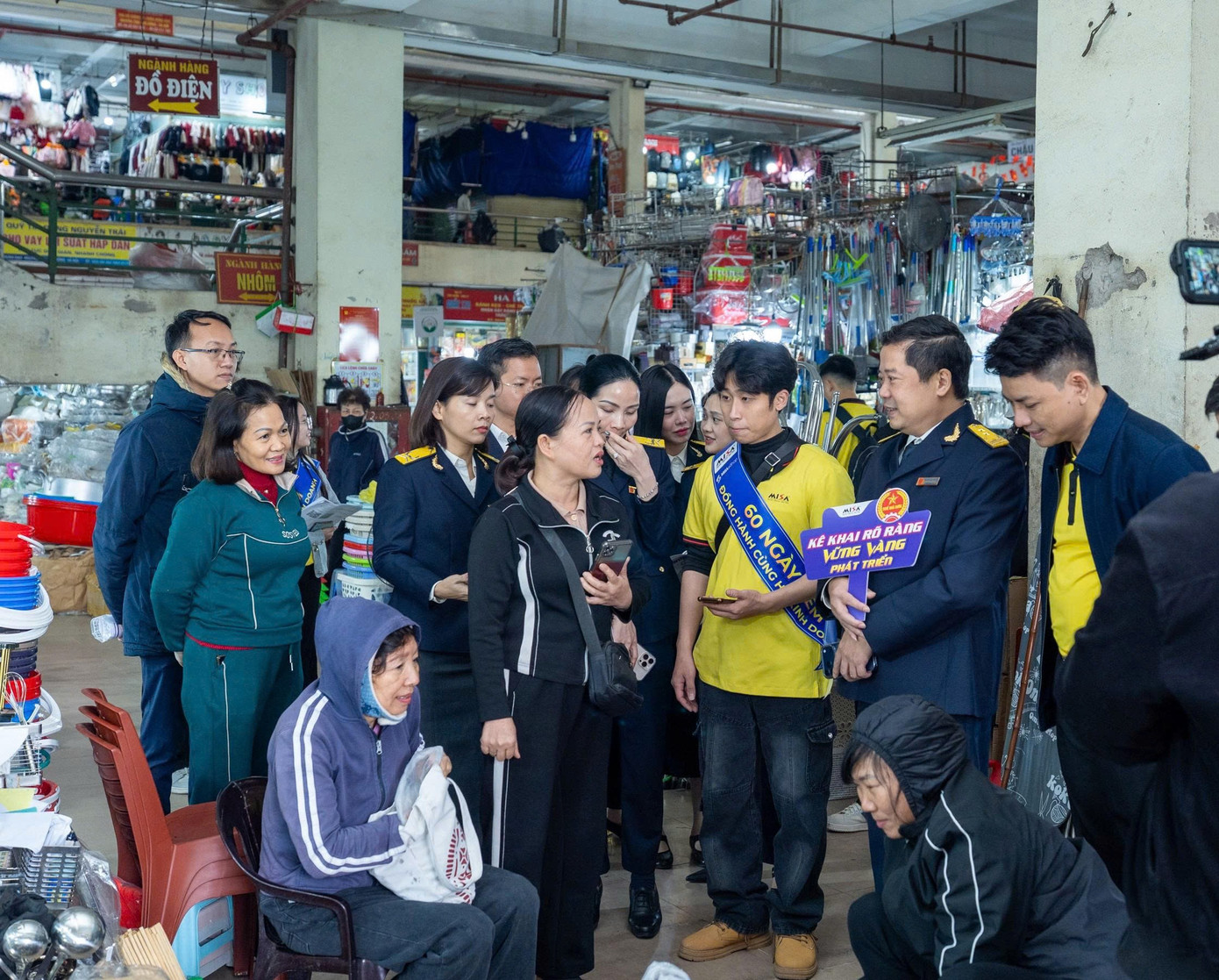 Thu ngân sách nhà nước vượt 2 triệu tỷ đồng: Thành tựu nổi bật của ngành thuế - Ảnh 1. Thu ngân sách nhà nước vượt 2 triệu tỷ đồng: Thành tựu nổi bật của ngành thuế - Ảnh 1.