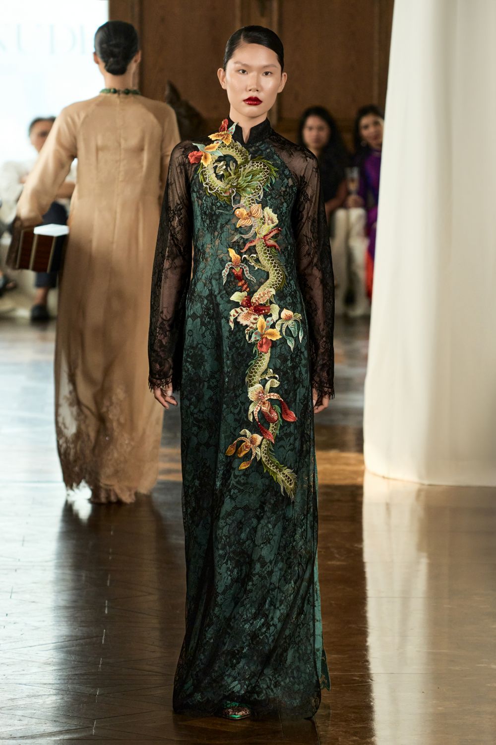 Vẻ đẹp nguyên bản của áo dài: Hành trình của Maison Denude qua thời trang - Ảnh 2. Vẻ đẹp nguyên bản của áo dài: Hành trình của Maison Denude qua thời trang - Ảnh 2.