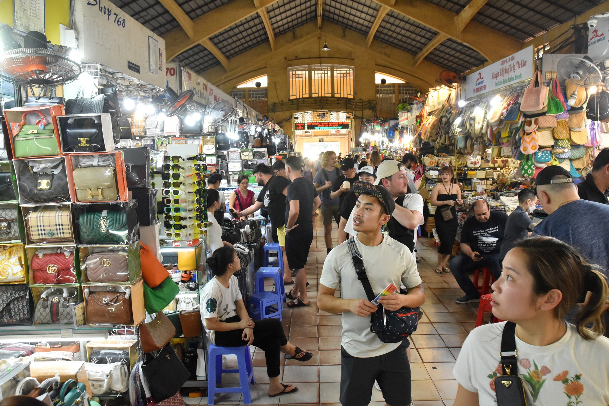 Hơn 18 , 3 ngàn hộ kinh doanh bỏ thuế khoán chuyển sang kê khai tự nguyện - Ảnh 1. Hơn 18 , 3 ngàn hộ kinh doanh bỏ thuế khoán chuyển sang kê khai tự nguyện - Ảnh 1.