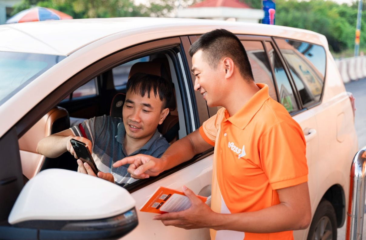 Qua trạm thu phí không dừng: Phương thức thanh toán nào giúp chủ phương tiện an tâm nhất? - Ảnh 2. Qua trạm thu phí không dừng: Phương thức thanh toán nào giúp chủ phương tiện an tâm nhất? - Ảnh 2.