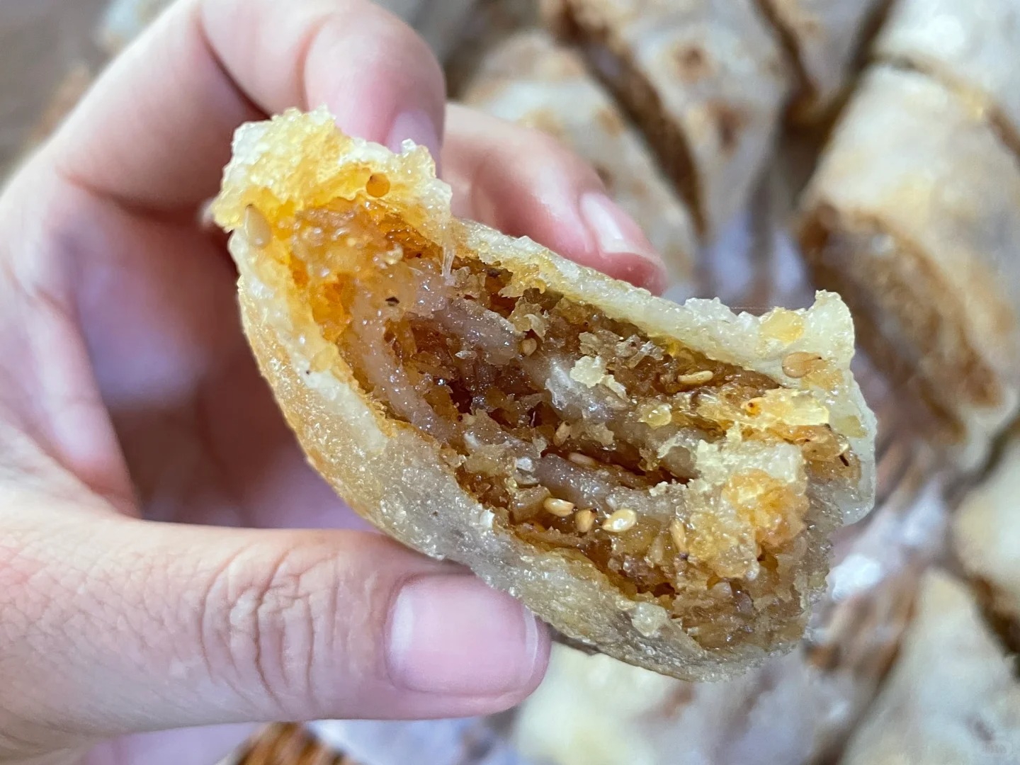 Bánh ruột heo Vạn Ninh - đỉnh cao Ẩm thực mộc mạc không thể bỏ qua - Ảnh 7.