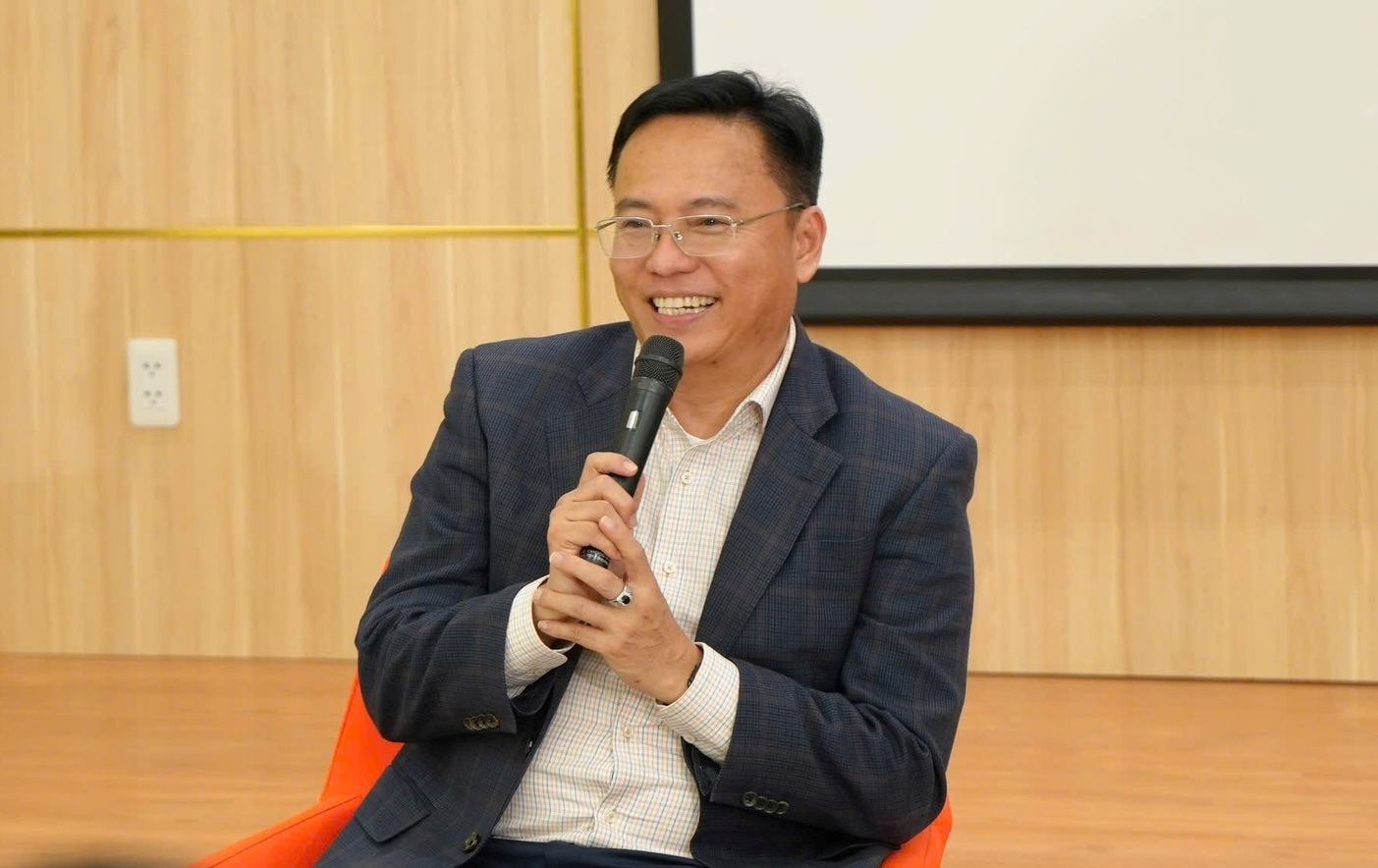 Sacombank điều động nhân sự cấp cao , kiện toàn bộ máy quản trị ngân hàng - Ảnh 2.