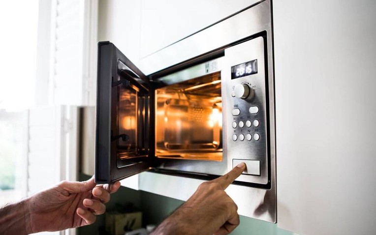 Chức năng lò vi sóng bí mật giúp cuộc sống dễ dàng hơn mà bạn chưa biết - Ảnh 1.