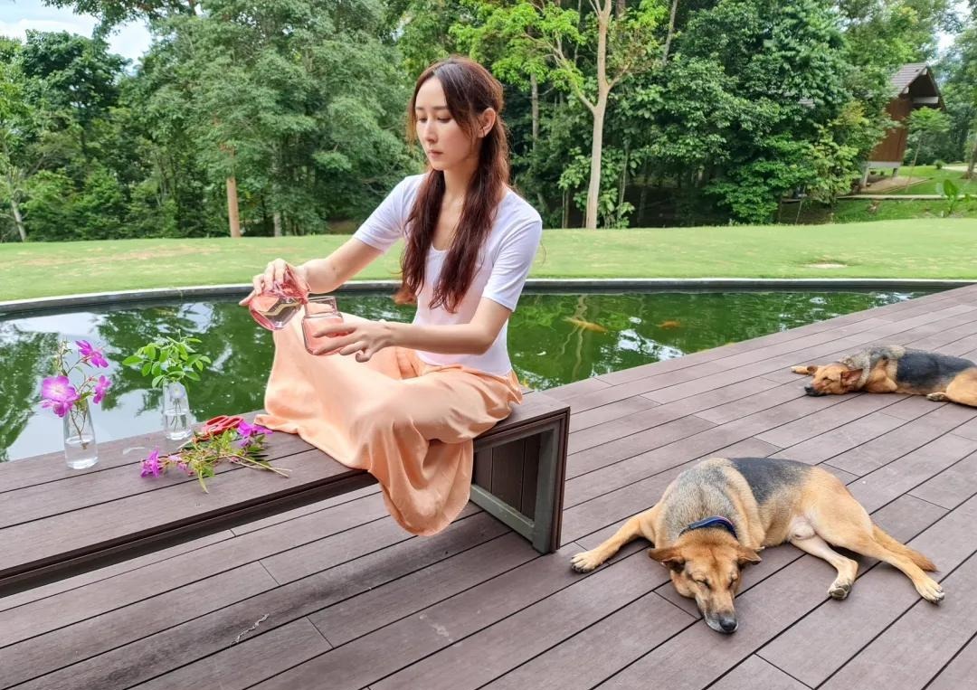 Cuộc sống viên mãn của Hồ Tịnh bên chồng đại gia mai táng - Ảnh 8. Cuộc sống viên mãn của Hồ Tịnh bên chồng đại gia mai táng - Ảnh 8.