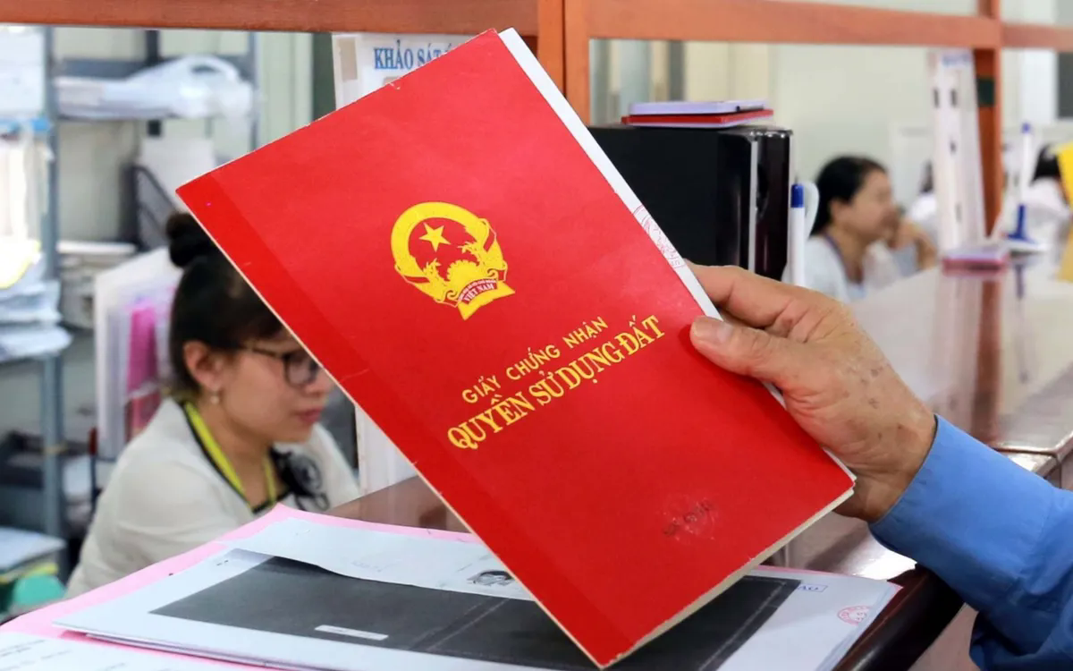 Xin cấp sổ đỏ không được vì chưa có nhà trên đất ở - Ảnh 1.