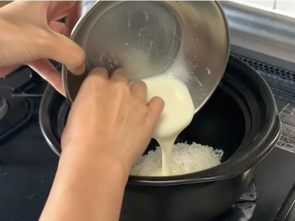 Nấu cơm bằng loại nước trắng đục này tốt gấp vạn lần nước lọc: Cơm ngon, dưỡng da, ngừa nhiều bệnh tật - Ảnh 2.