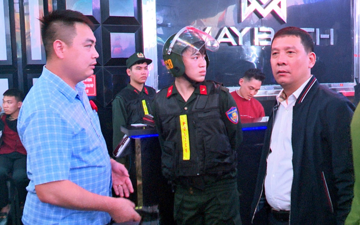 Đột kích quán bar Ninh Bình , tạm giữ 12 đối tượng tổ chức sử dụng ma túy trái phép - Ảnh 2. Đột kích quán bar Ninh Bình , tạm giữ 12 đối tượng tổ chức sử dụng ma túy trái phép - Ảnh 2.