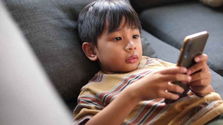 Thấu hiểu não bộ bé trai: BÍ MẬT về tính bốc đồng và hay quên - Ảnh 1. Thấu hiểu não bộ bé trai: BÍ MẬT về tính bốc đồng và hay quên - Ảnh 1.