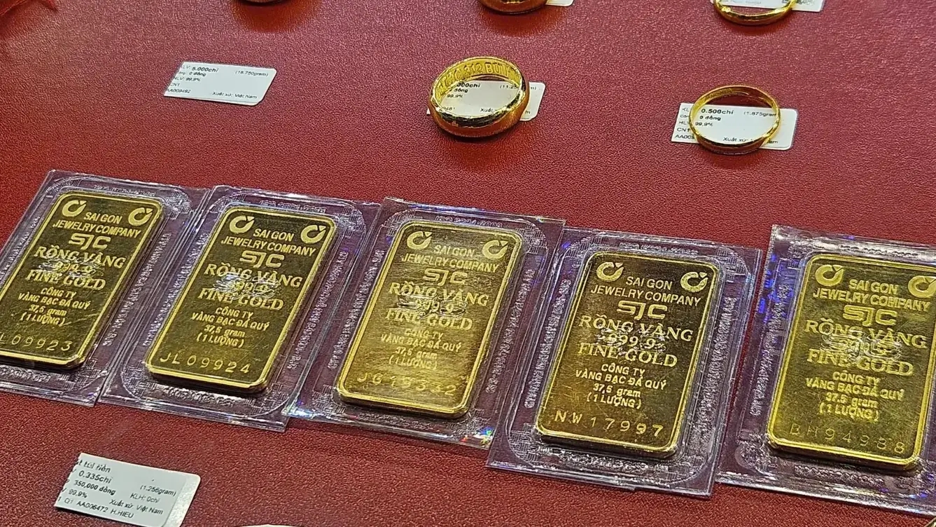 Giá vàng miếng SJC tăng mạnh: Người mua vàng lãi đậm trong tuần qua - Ảnh 1. Giá vàng miếng SJC tăng mạnh: Người mua vàng lãi đậm trong tuần qua - Ảnh 1.